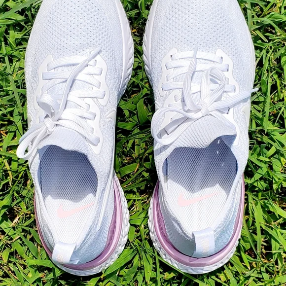 Nike Women's Epic React Flyknit 2 Sneakers Size 10½ - Picture 5 of 9